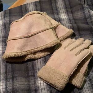 Hay and gloves from lands end